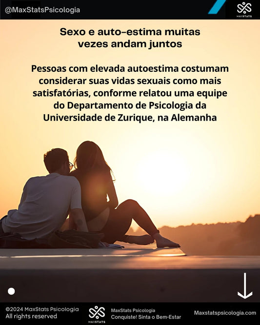 Casal sentado ao pôr do sol, expressando intimidade e conexão, simbolizando a relação entre autoestima e vida sexual satisfatória.